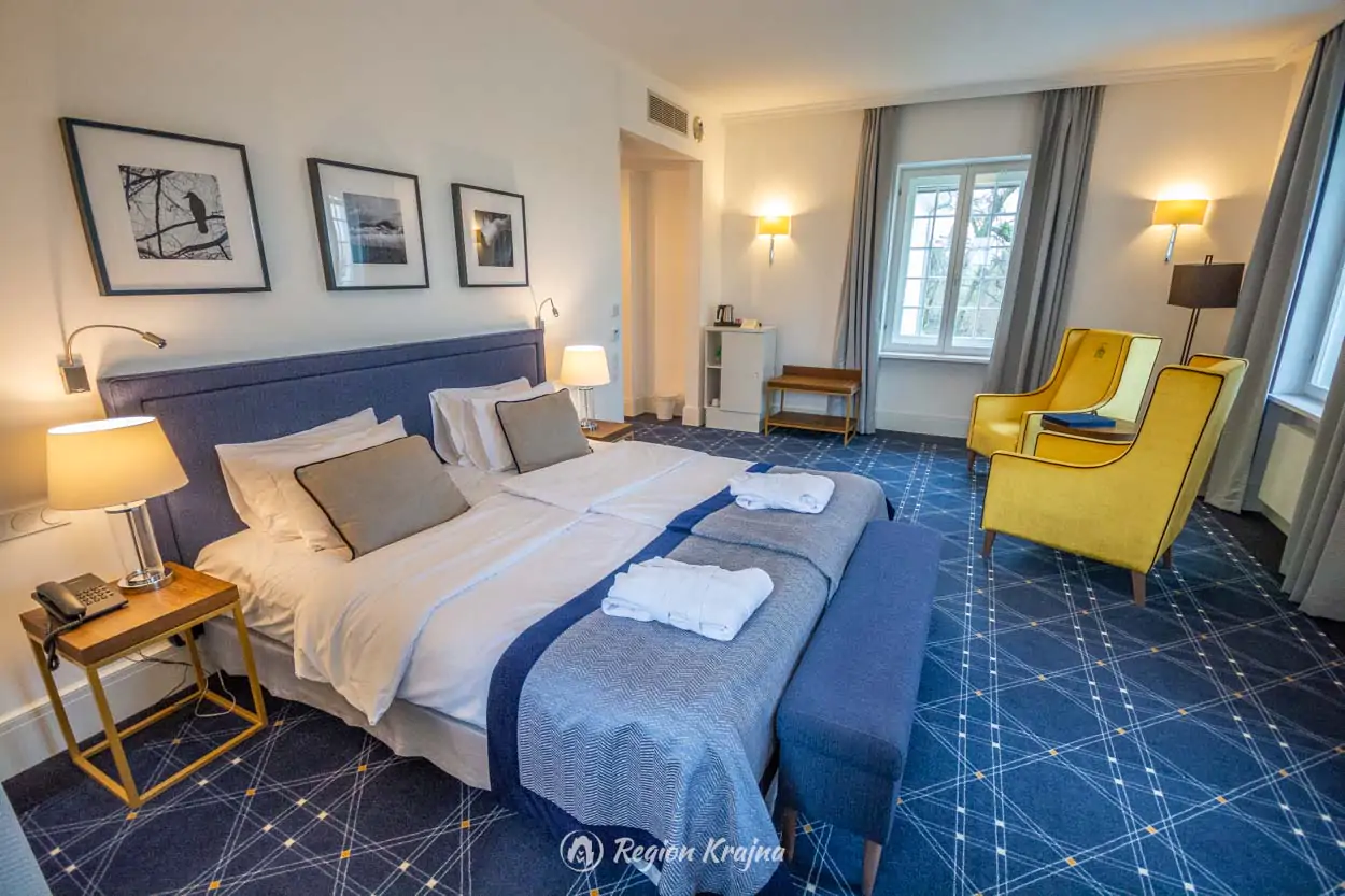 Pokój hotelowy w Pałacu Komierowo