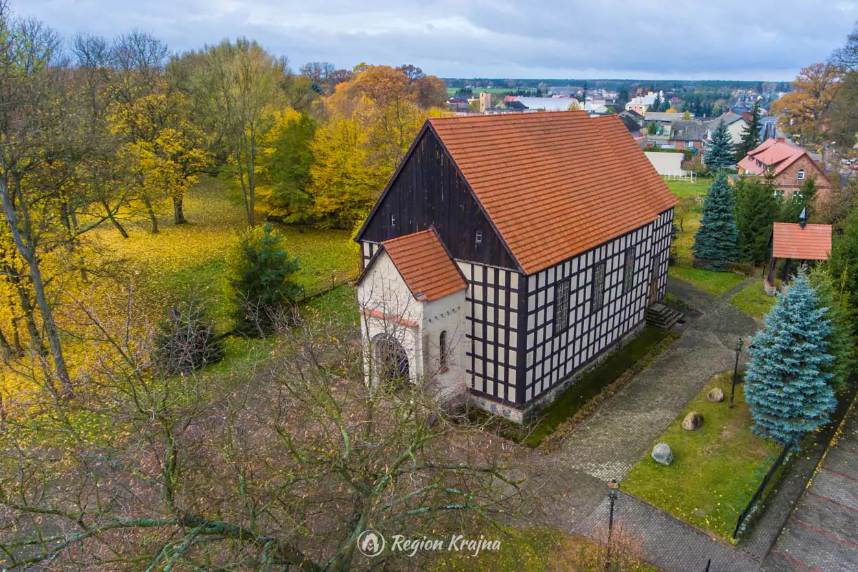 Zabytkowy kościół w Sypniewie.