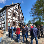 Przed budynkiem Muzeum