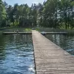 Plaża w Kujankach nad jeziorem Borówno