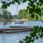 Plaża w Kujankach nad jeziorem Borówno