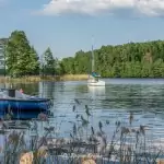 Plaża w Kujankach nad jeziorem Borówno